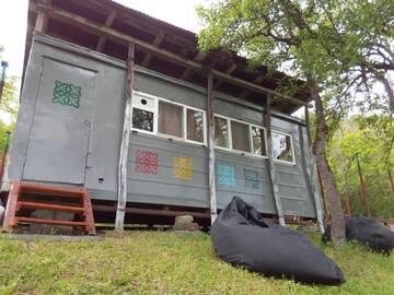 Фото номера Семейный номер с видом на горы Кемпинги Wild Bay Camping г. Paravneshi 39